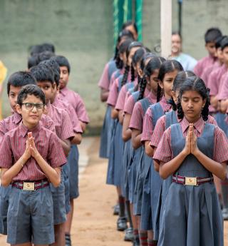 students praying